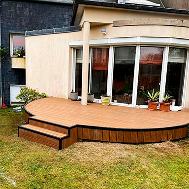 terrasse-bois-pelouse-veranda
